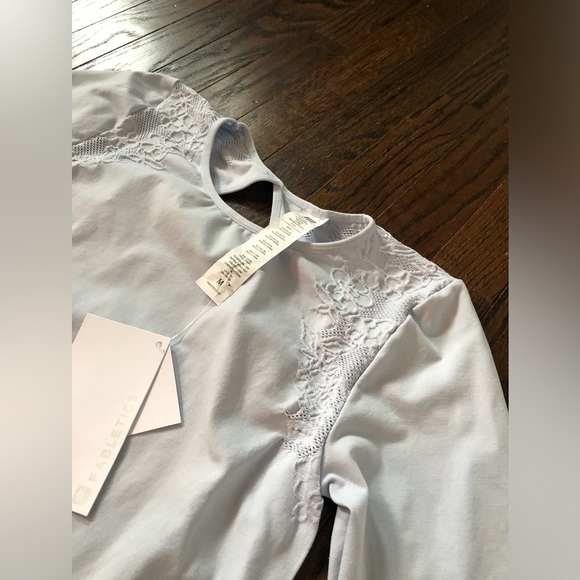 *NWT* Fabletics Women’s M Blue Elise Seamless Floral Keyhole Long-Sleeves Top - Picture 5 of 13